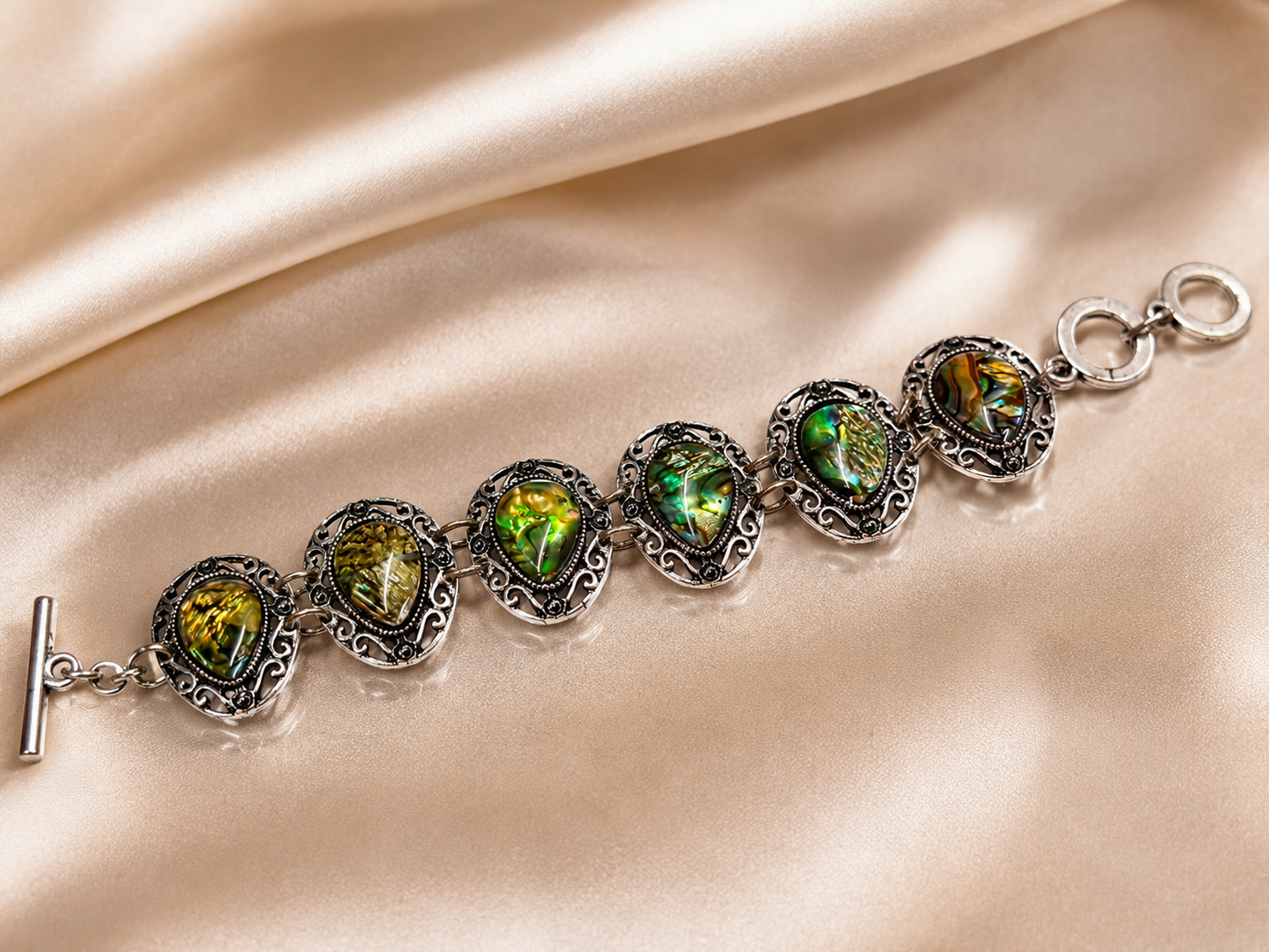 ✨ Vintage Iridescent Shell Bracelet ✨