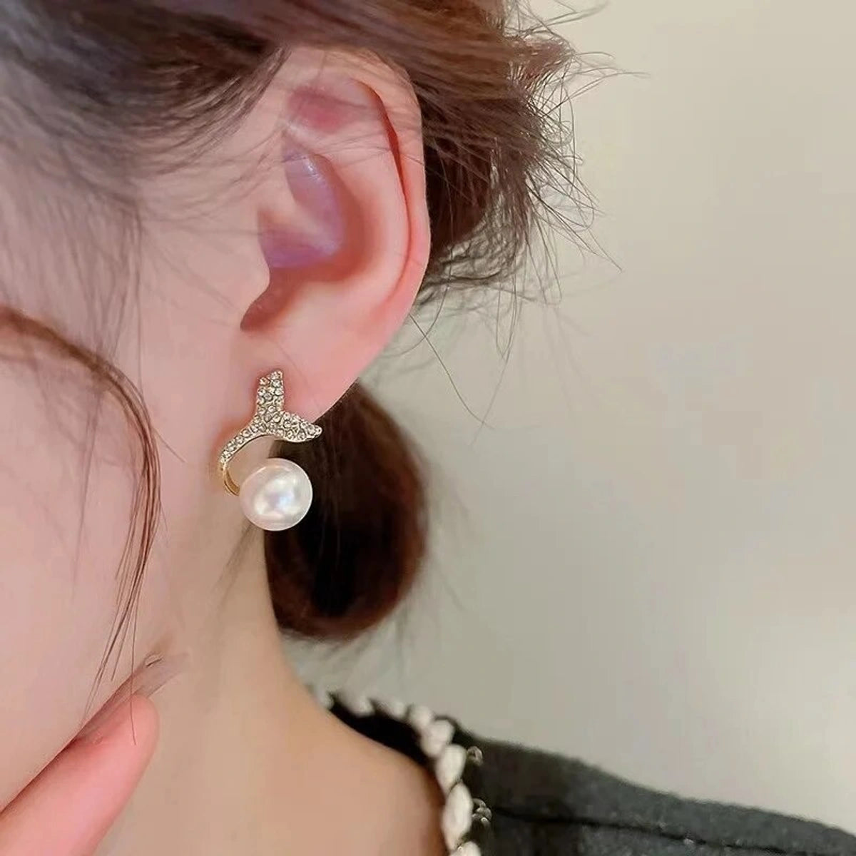 Elegant Crystal Pearl Stud Earrings