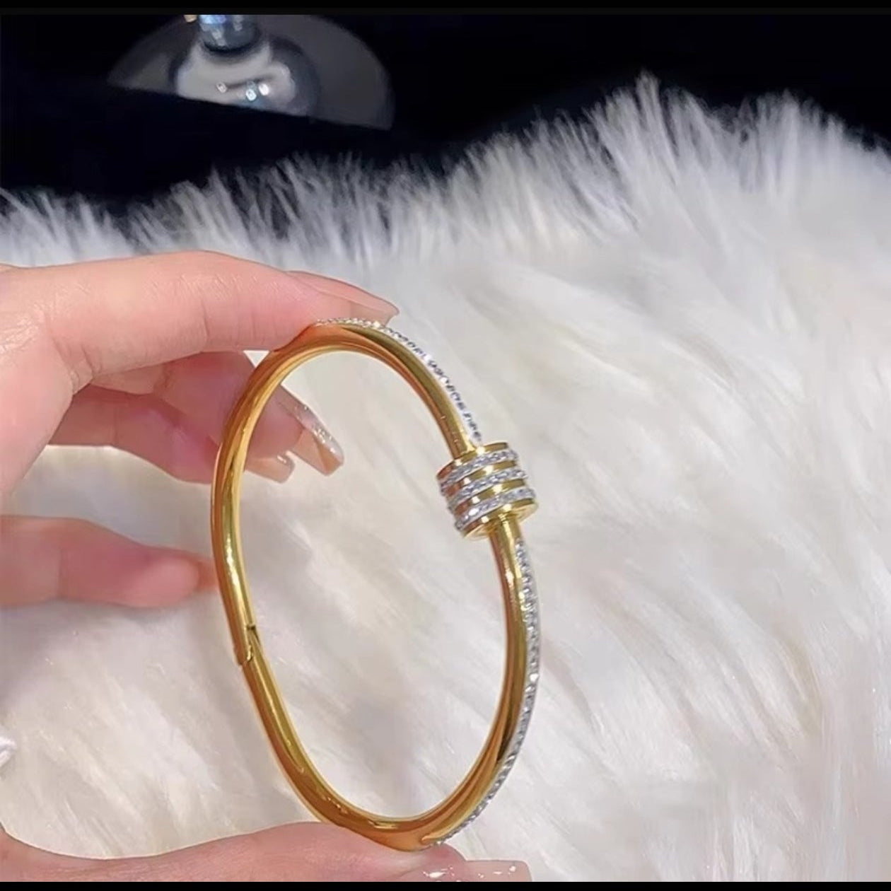 18K Gold Plated Crystal Knot Bangle Bracelet ✨