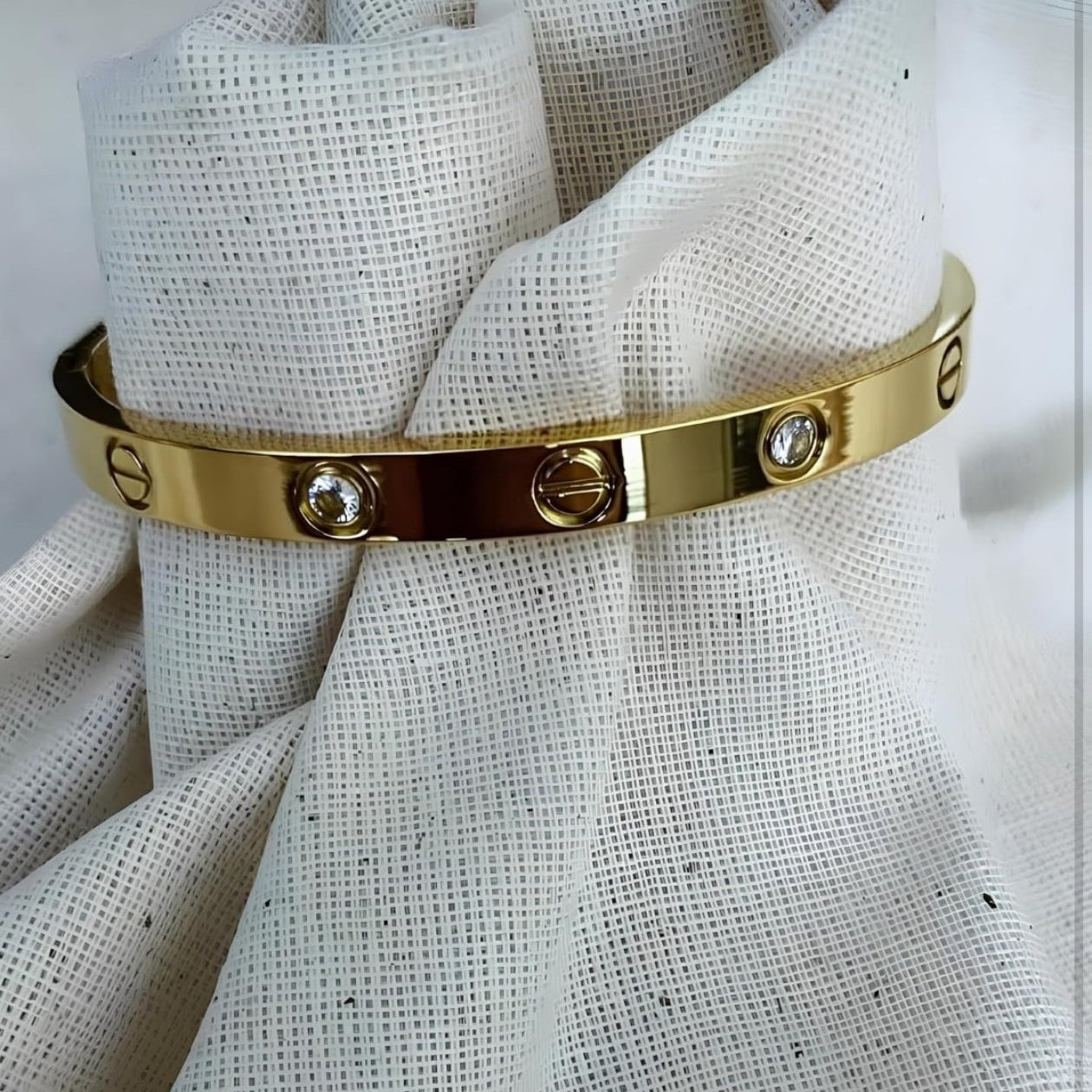 Elegant Gold Luxury Bracelet – Premium Crystal Screw Design | Timeless Style