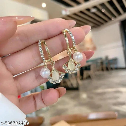 **Elegant Pearl Fan Drop Earrings 🤍✨🌸
