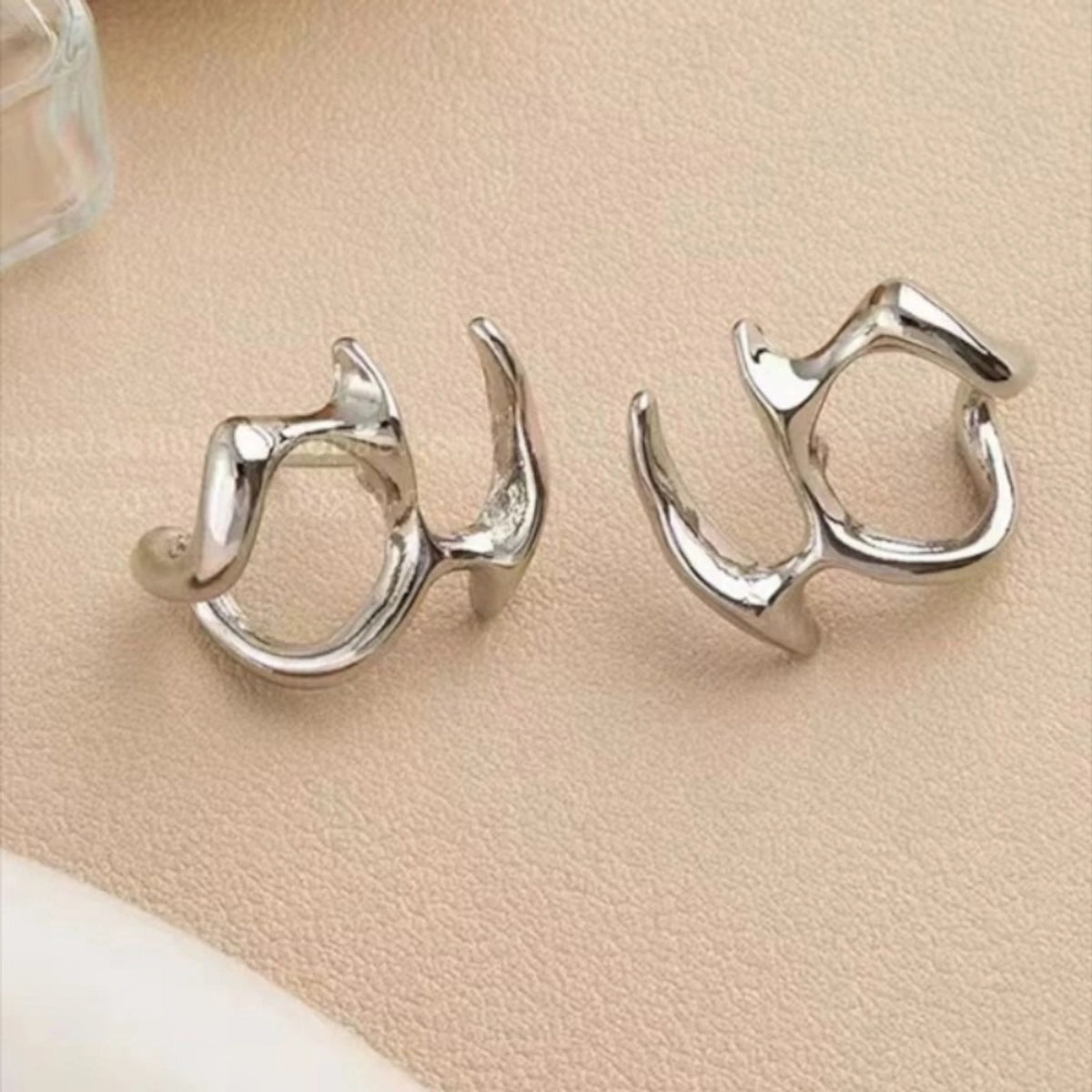 Bold Sculptural Ear Cuff Earrings ⚡🖤✨