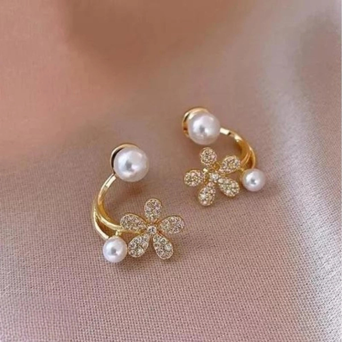 Elegant Pearl Blossom Ear Cuff Earrings 🌸🤍✨
