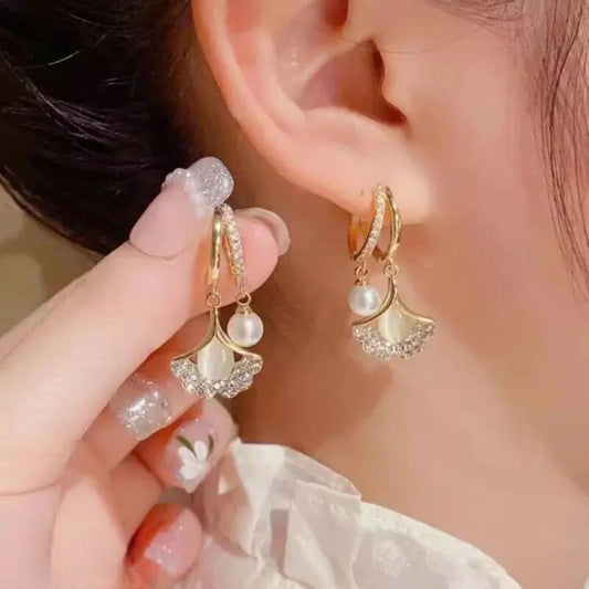 **Elegant Pearl Fan Drop Earrings 🤍✨🌸