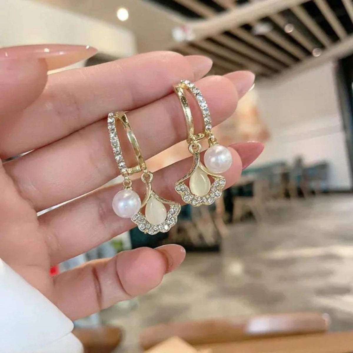 **Elegant Pearl Fan Drop Earrings 🤍✨🌸